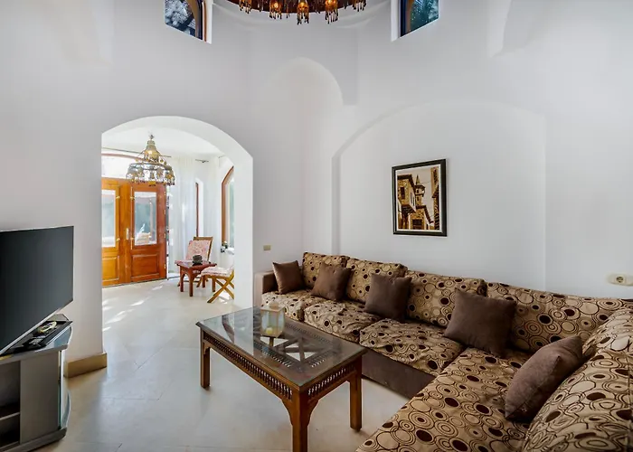 Cozy With Private Pool In Upper Nubia